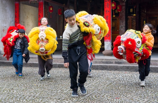 雄獅少年張鎮(zhèn)浩(中) 寧?？h教育局提供.jpg